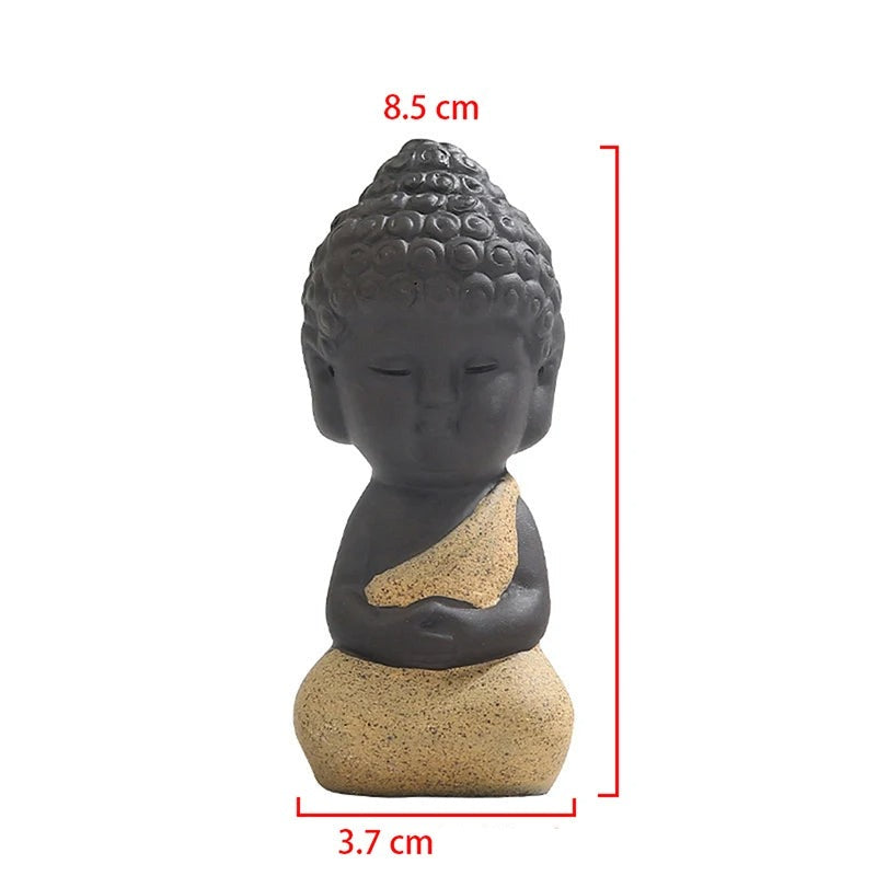 Serenidade Zen-  Estátua pequena tradicional de Buda