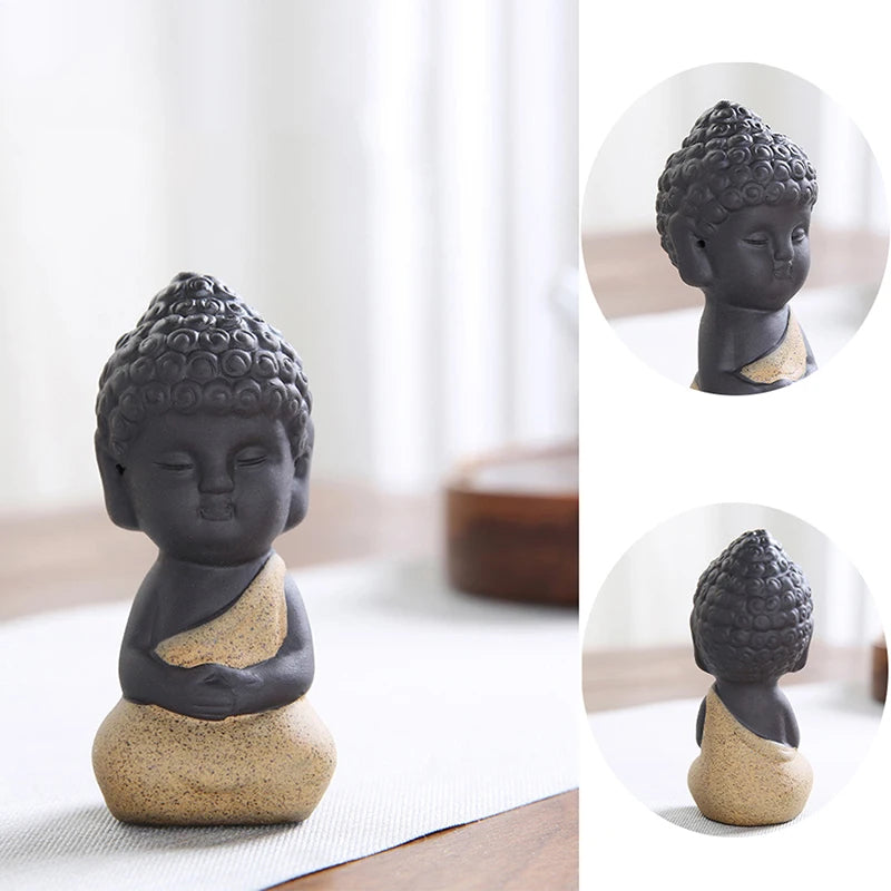 Serenidade Zen-  Estátua pequena tradicional de Buda