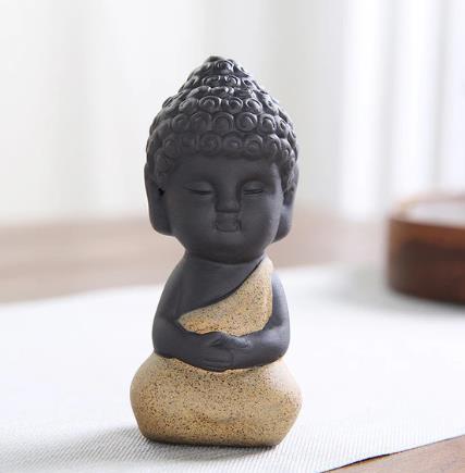 Serenidade Zen-  Estátua pequena tradicional de Buda